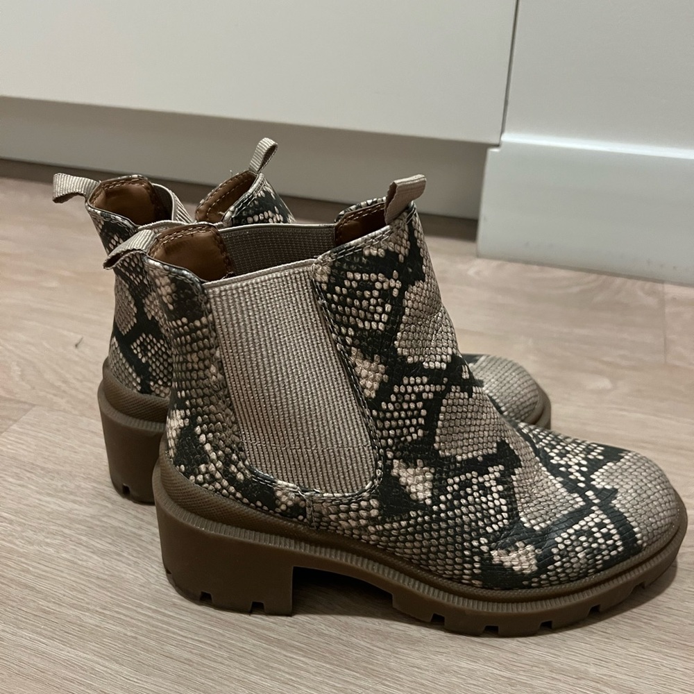 tan black boots